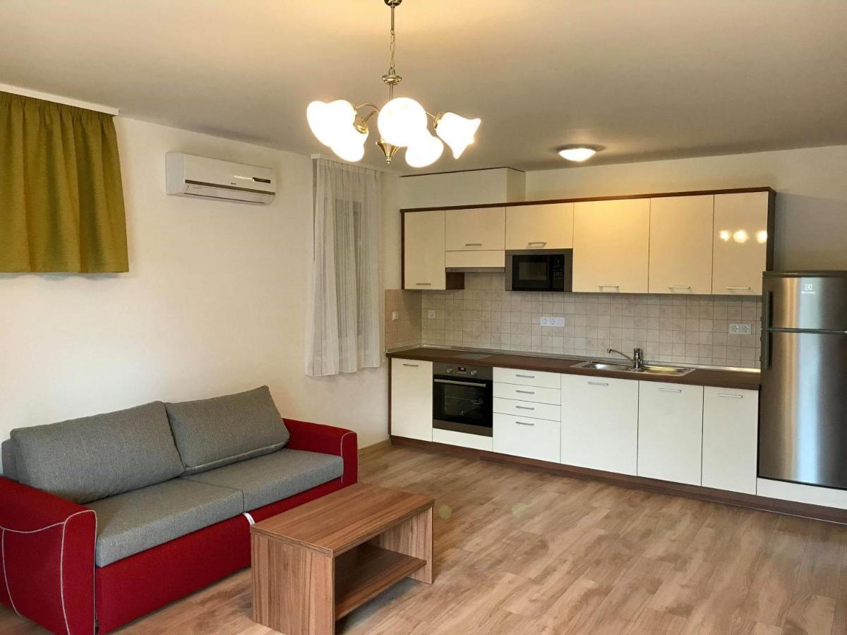 Veritas Apartment Замарді Екстер'єр фото